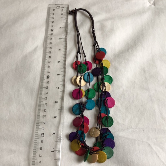 Multi color wooden disk necklace - Picture 5 of 6